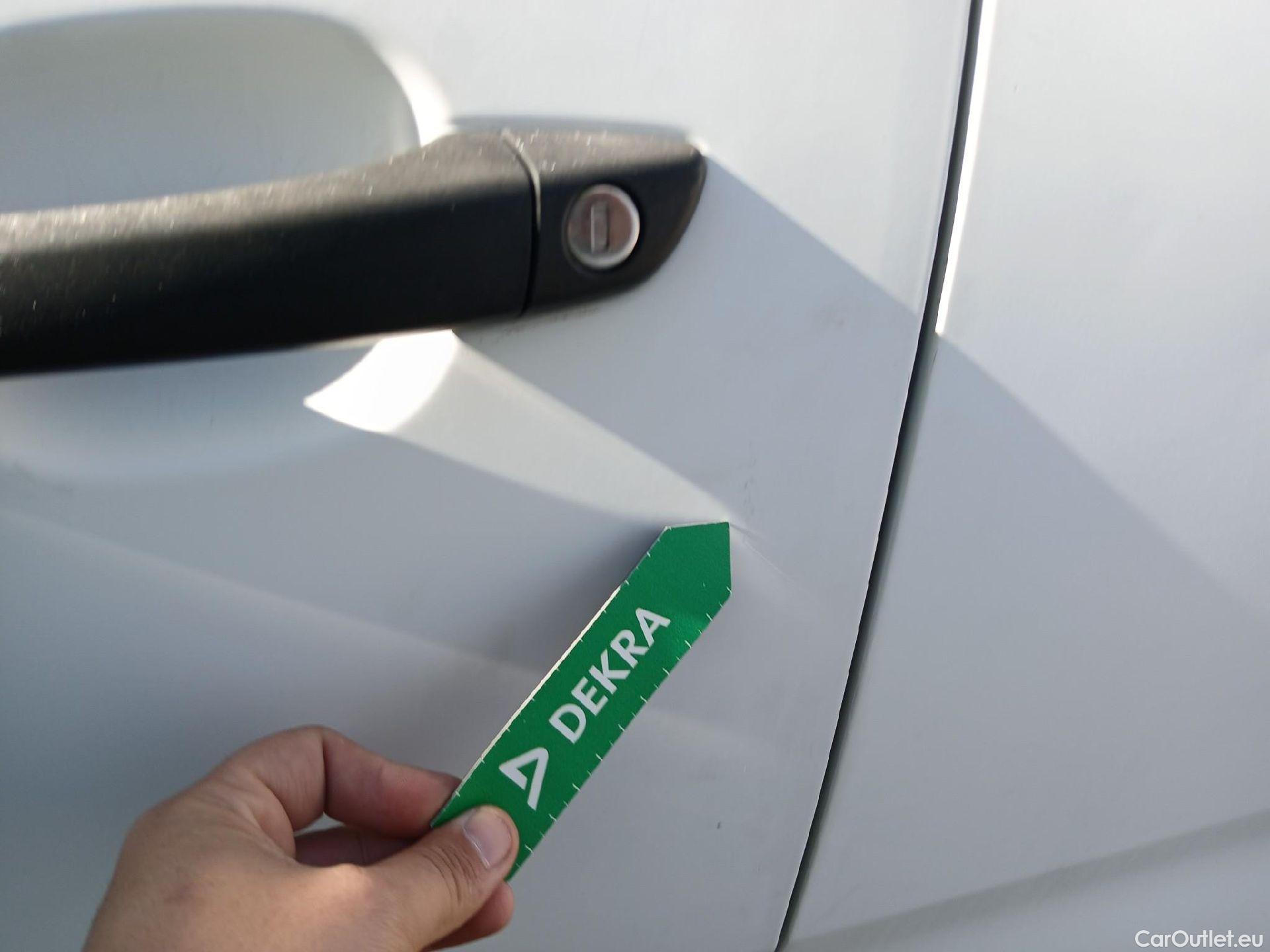  Citroen  Berlingo CITROEN  / 2018 / 4P / combi Talla M BlueHDi 100 LIVE (AC) #26