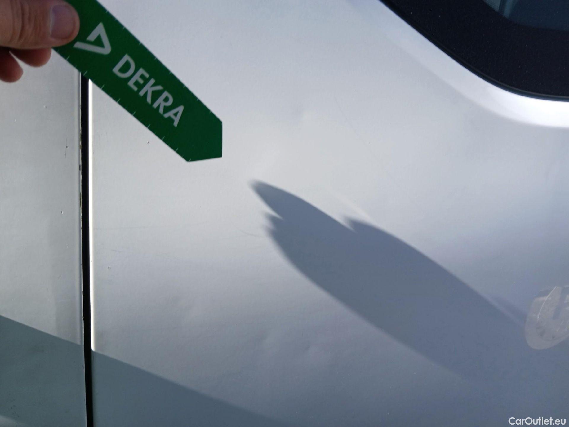  Citroen  Berlingo CITROEN  / 2018 / 4P / combi Talla M BlueHDi 100 LIVE (AC) #30