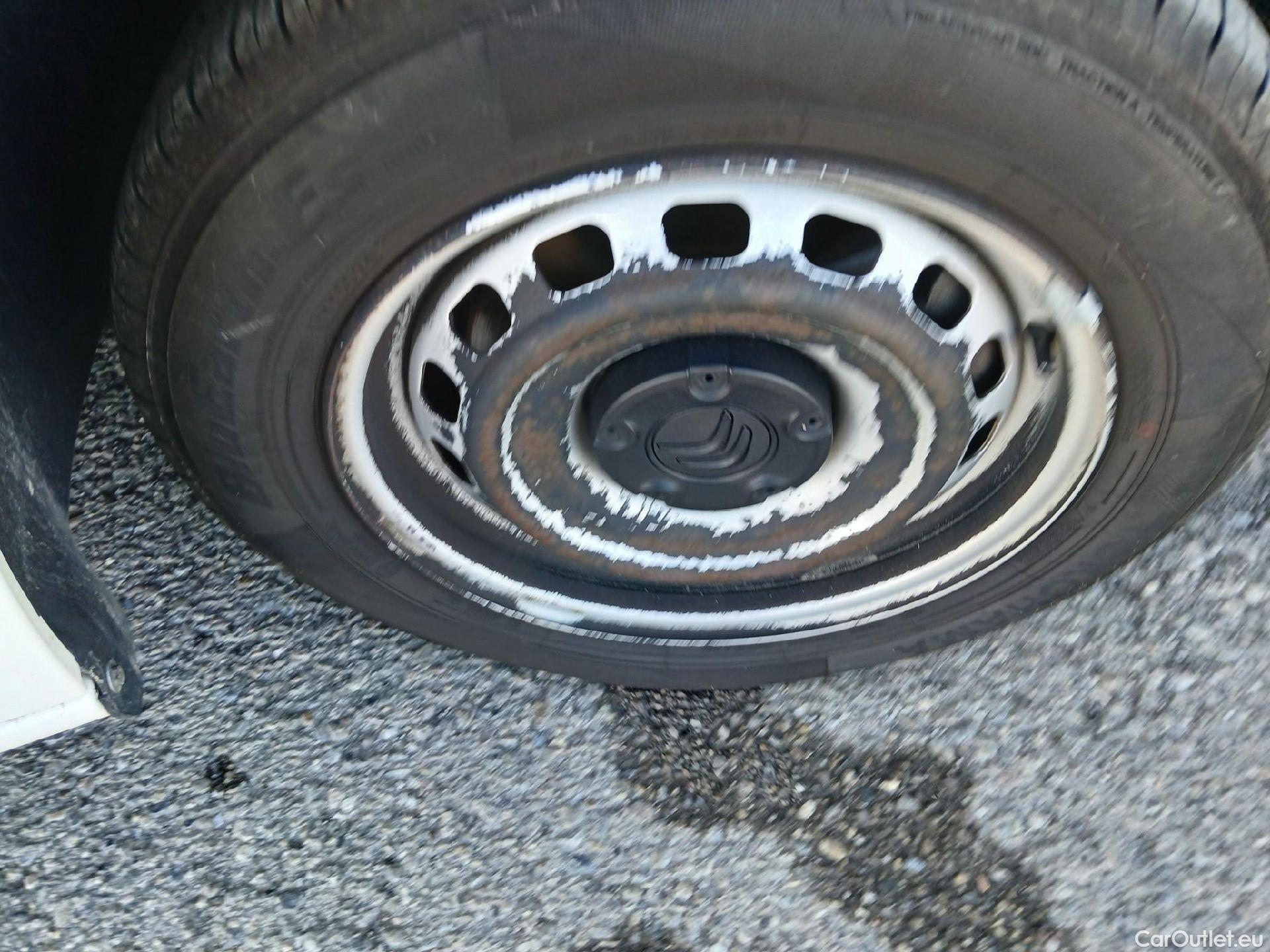  Citroen  Berlingo CITROEN  / 2018 / 4P / combi Talla M BlueHDi 100 LIVE (AC) #52