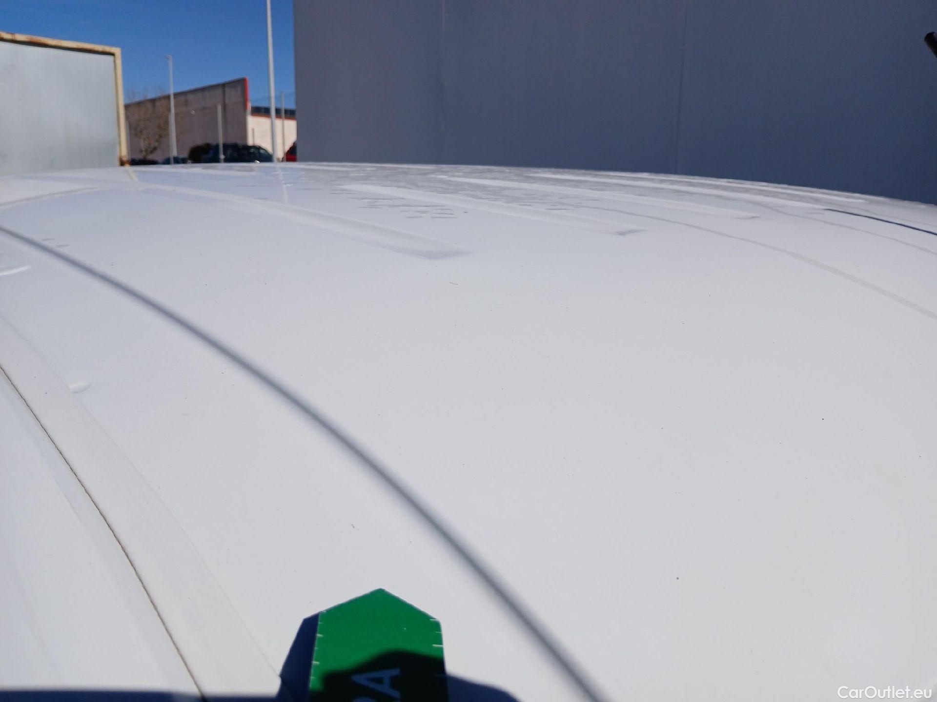  Citroen  Berlingo CITROEN  / 2018 / 4P / combi Talla M BlueHDi 100 LIVE (AC) #56