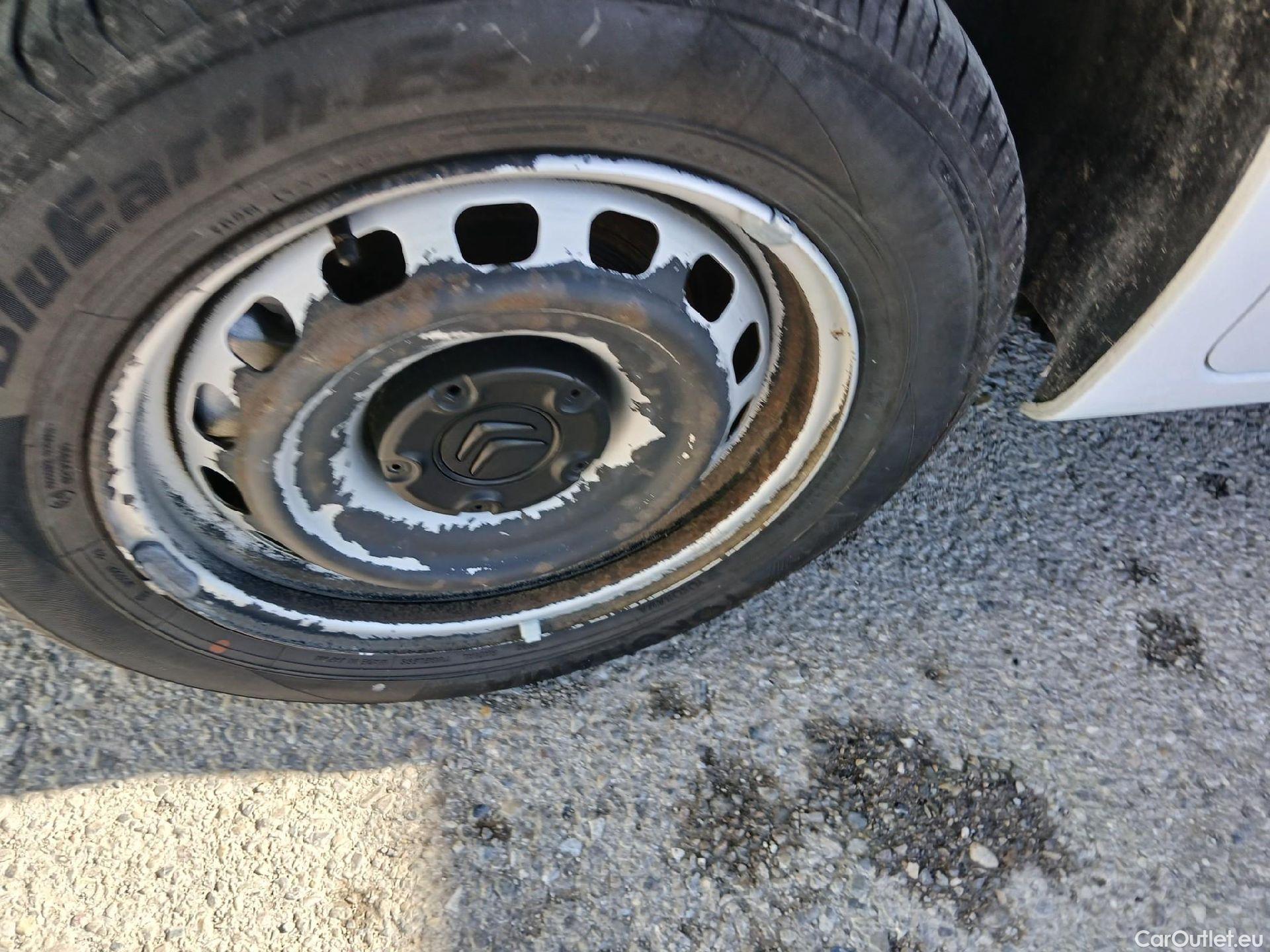  Citroen  Berlingo CITROEN  / 2018 / 4P / combi Talla M BlueHDi 100 LIVE (AC) #44