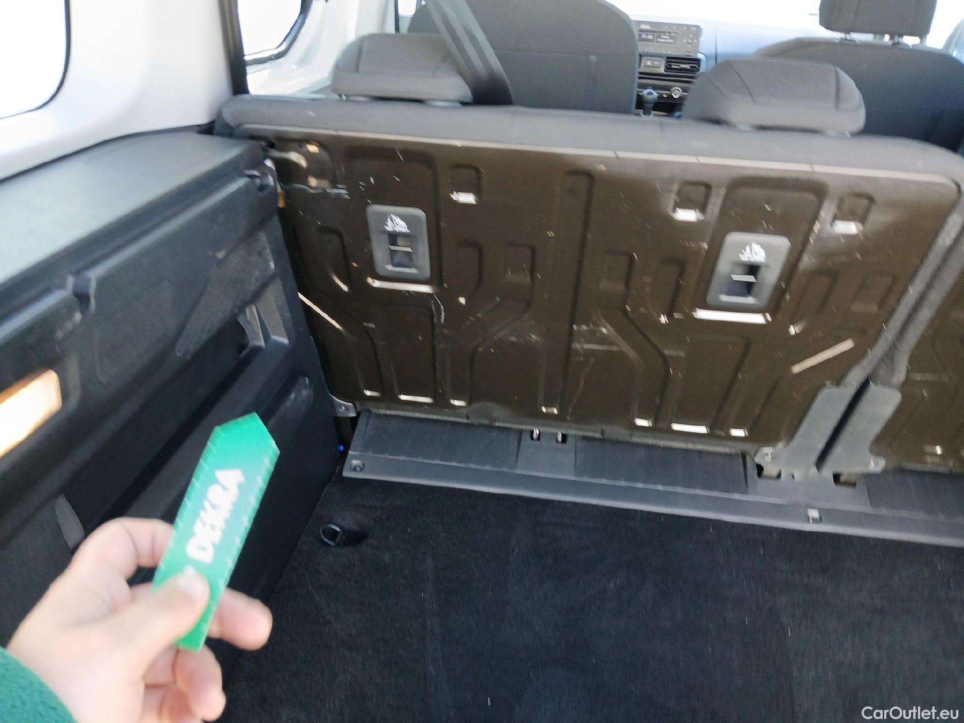  Citroen  Berlingo CITROEN  / 2018 / 4P / combi Talla M BlueHDi 100 LIVE (AC) #8