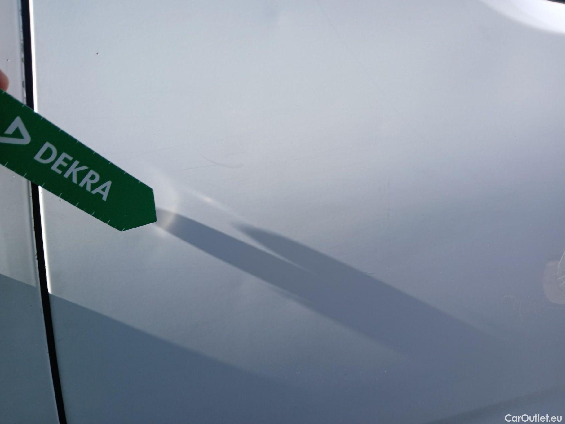  Citroen  Berlingo CITROEN  / 2018 / 4P / combi Talla M BlueHDi 100 LIVE (AC) #29