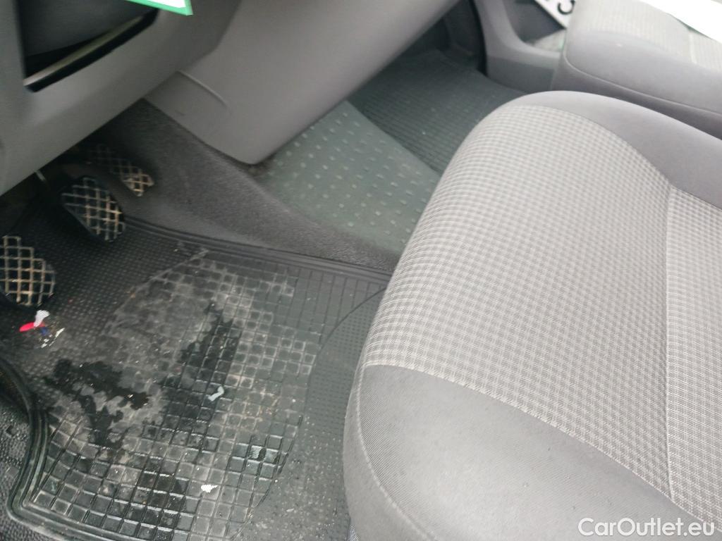  Land Rover  Discovery VOLKSWAGEN Transporter / 2020 / 4P / furgón Furgón Corto TN 2.0 TDI 110kW 4MO #13