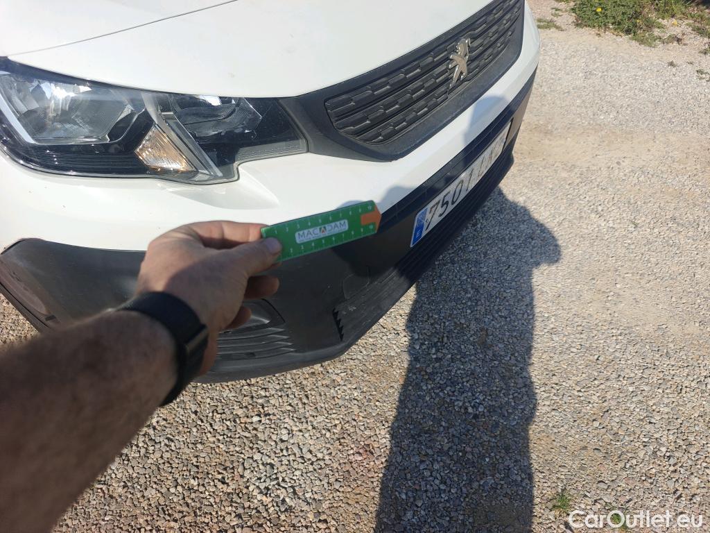  Peugeot  Partner PEUGEOT  / 2018 / 3P / furgón derivado de turismo Pro Standard 600kg BlueHDi 73kW (AC) #51