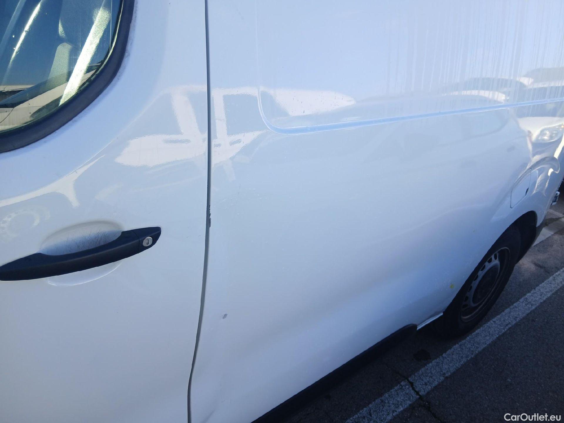  Opel  Vivaro OPEL  / 2019 / 4P / furgón  1.5 Diésel 74kW(100CV)M Std Exp #11