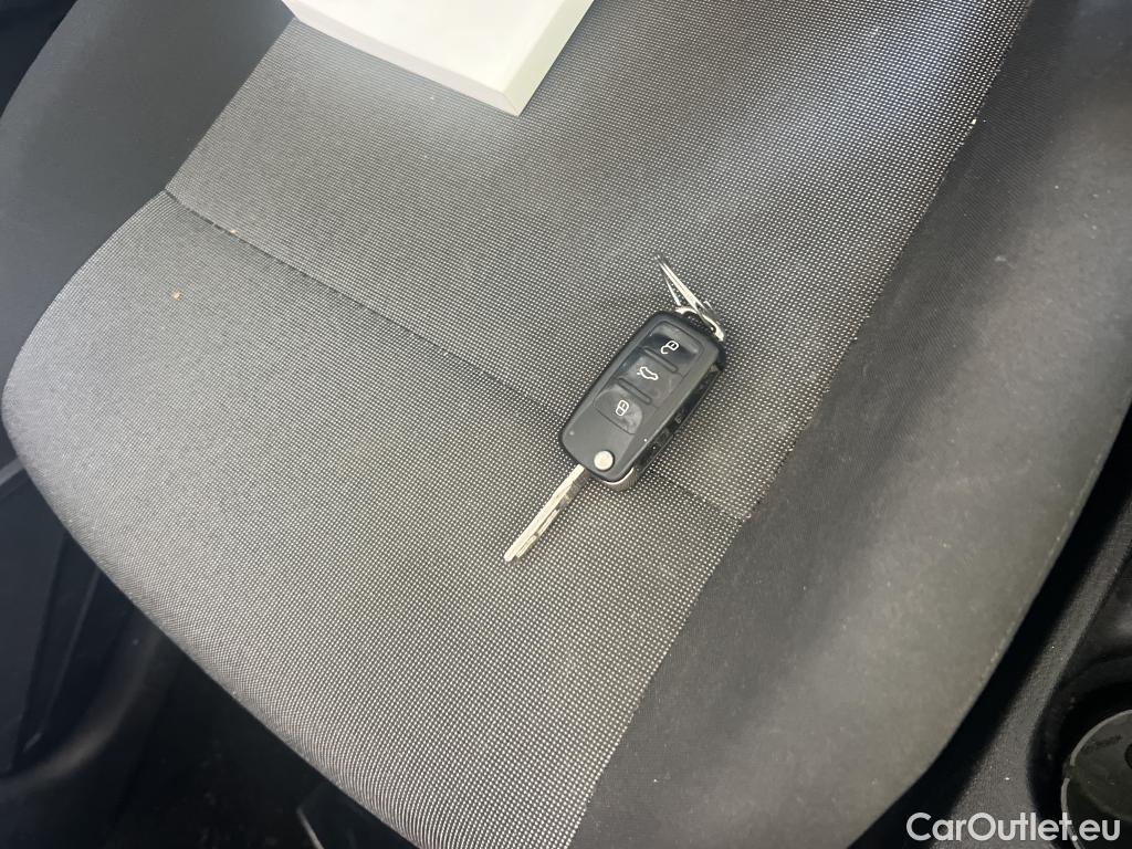  Volkswagen  Caddy VOLKSWAGEN  / 2015 / 4P / combi Business 2.0 TDI 55kW (75CV) BMT #2