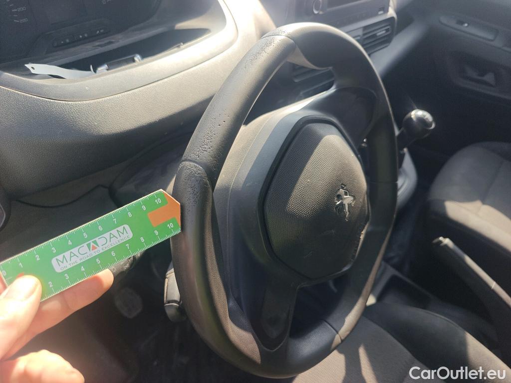  Peugeot  Partner PEUGEOT  / 2018 / 3P / furgón derivado de turismo Pro Standard 600kg BlueHDi 73kW (AC) #65