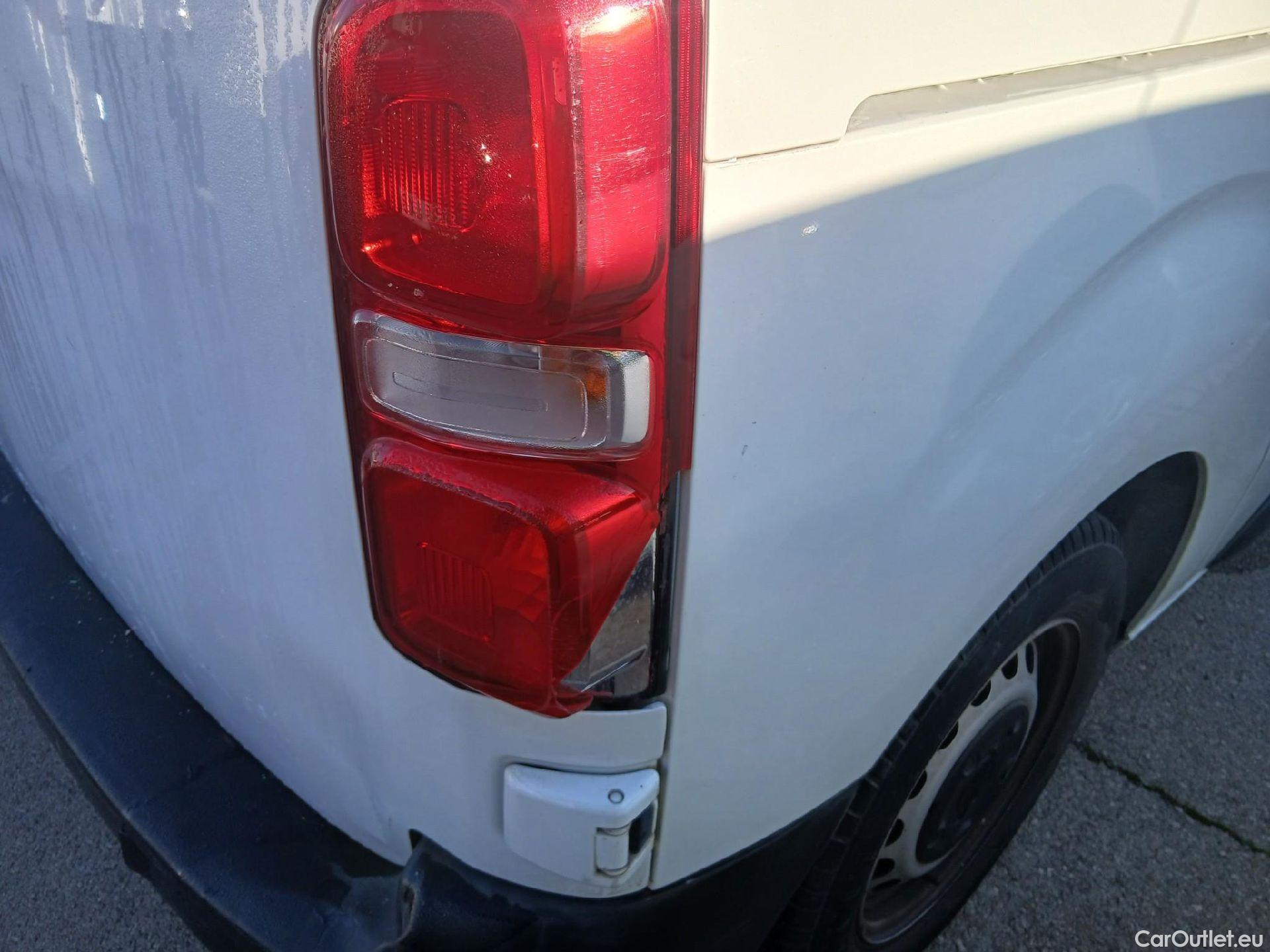  Opel  Vivaro OPEL  / 2019 / 4P / furgón  1.5 Diésel 74kW(100CV)M Std Exp #19