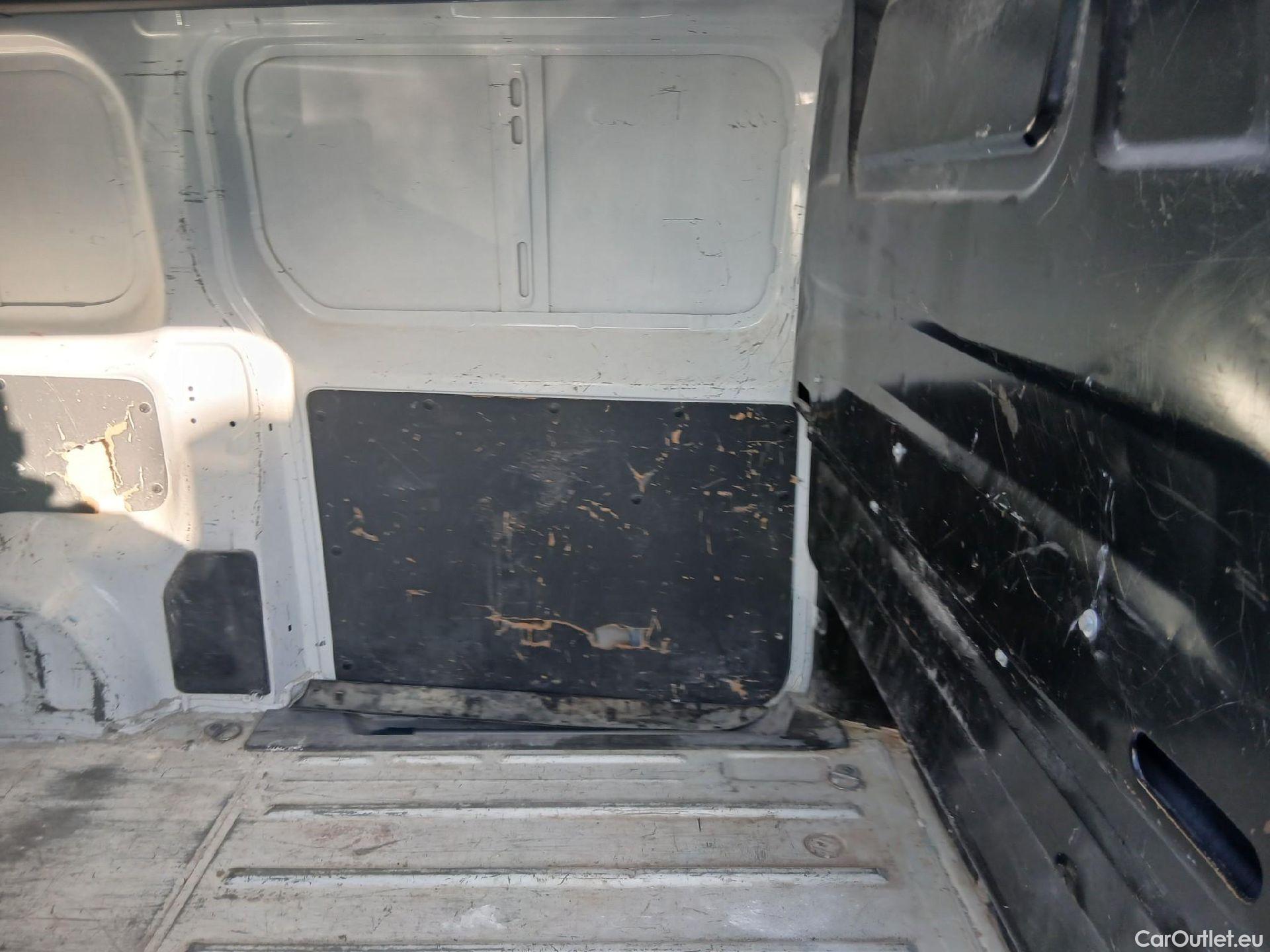  Opel  Vivaro OPEL  / 2019 / 4P / furgón  1.5 Diésel 74kW(100CV)M Std Exp #37