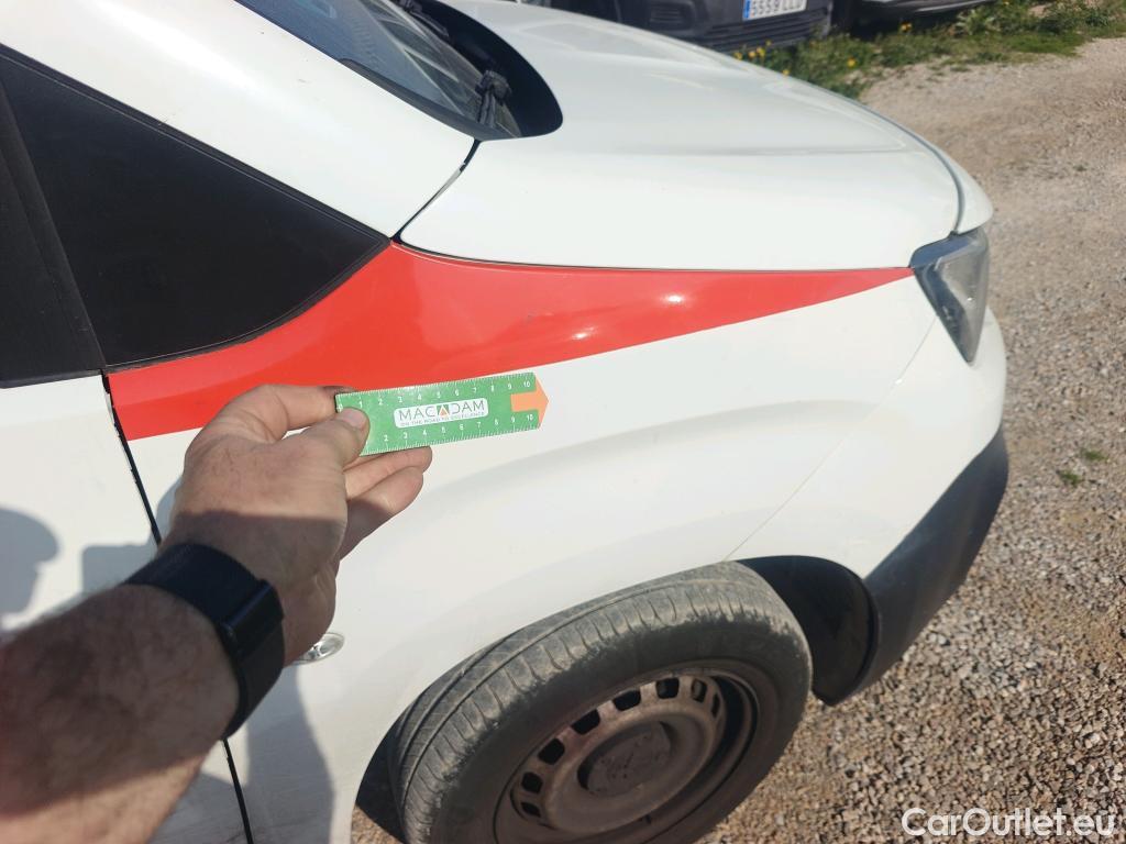  Peugeot  Partner PEUGEOT  / 2018 / 3P / furgón derivado de turismo Pro Standard 600kg BlueHDi 73kW (AC) #44