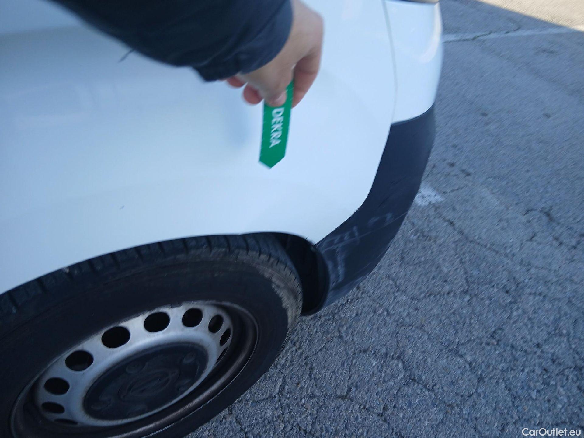  Opel  Vivaro OPEL  / 2019 / 4P / furgón  1.5 Diésel 74kW(100CV)M Std Exp #32