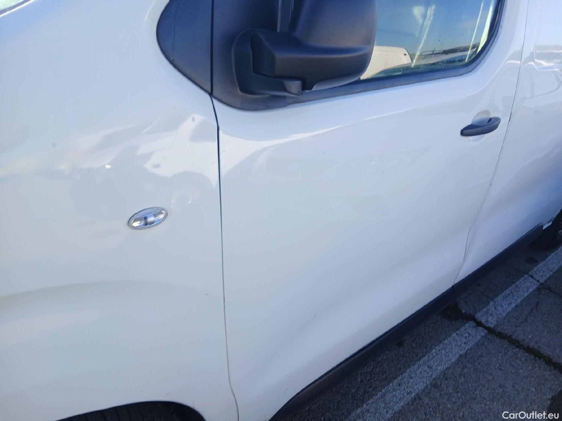  Opel  Vivaro OPEL  / 2019 / 4P / furgón  1.5 Diésel 74kW(100CV)M Std Exp #9