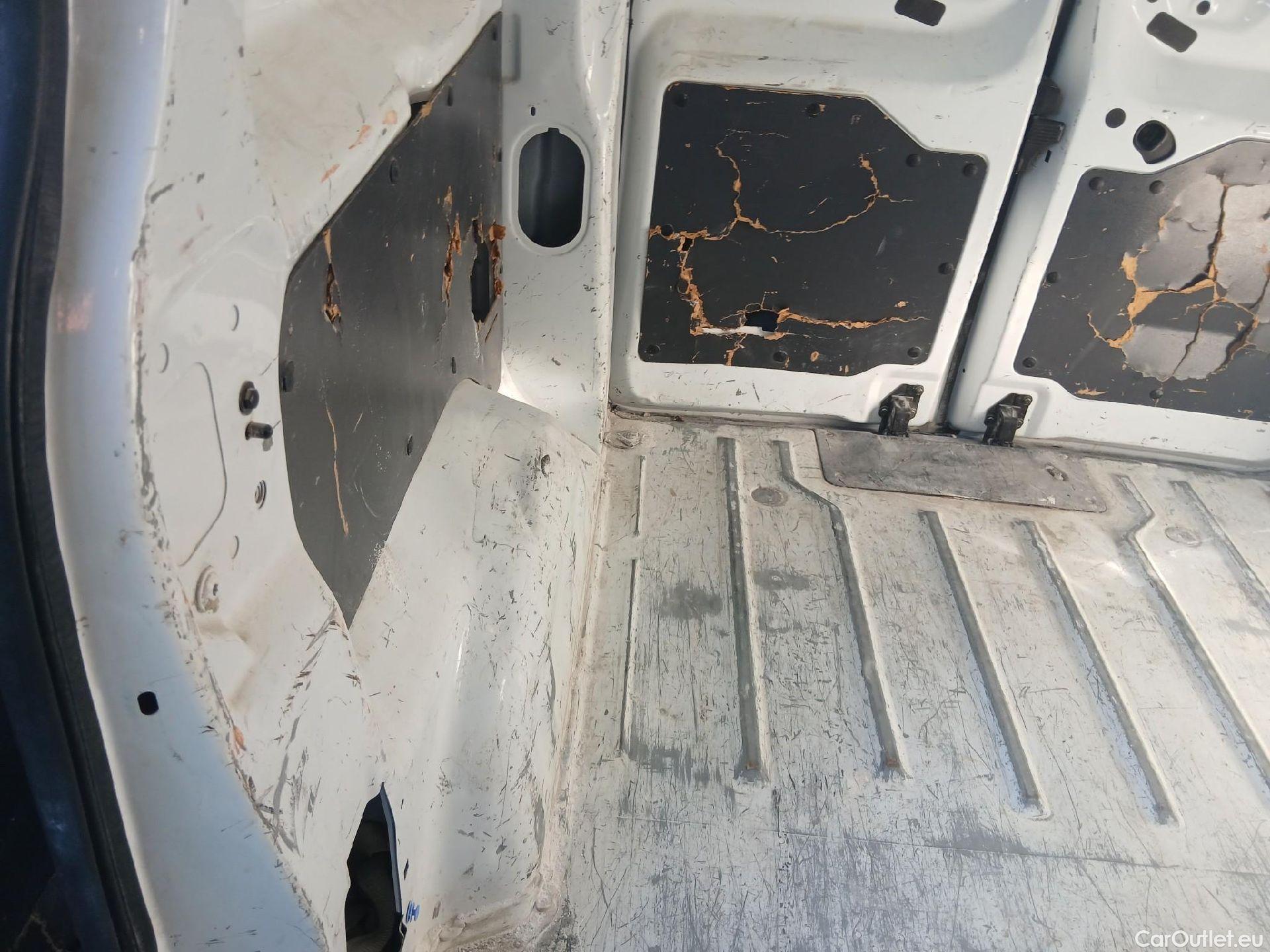  Opel  Vivaro OPEL  / 2019 / 4P / furgón  1.5 Diésel 74kW(100CV)M Std Exp #36