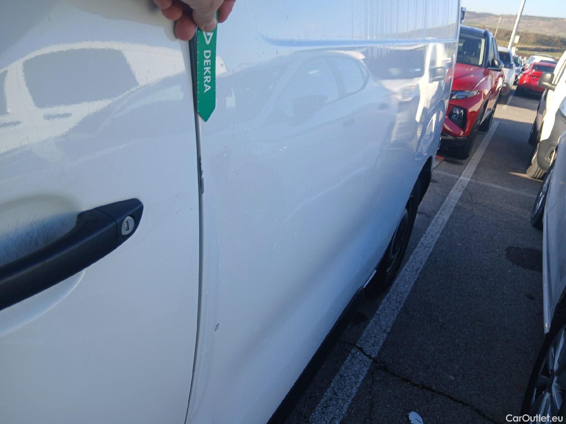  Opel  Vivaro OPEL  / 2019 / 4P / furgón  1.5 Diésel 74kW(100CV)M Std Exp #12