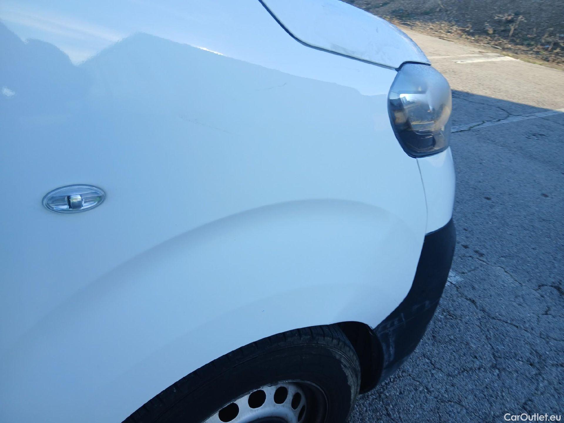  Opel  Vivaro OPEL  / 2019 / 4P / furgón  1.5 Diésel 74kW(100CV)M Std Exp #31