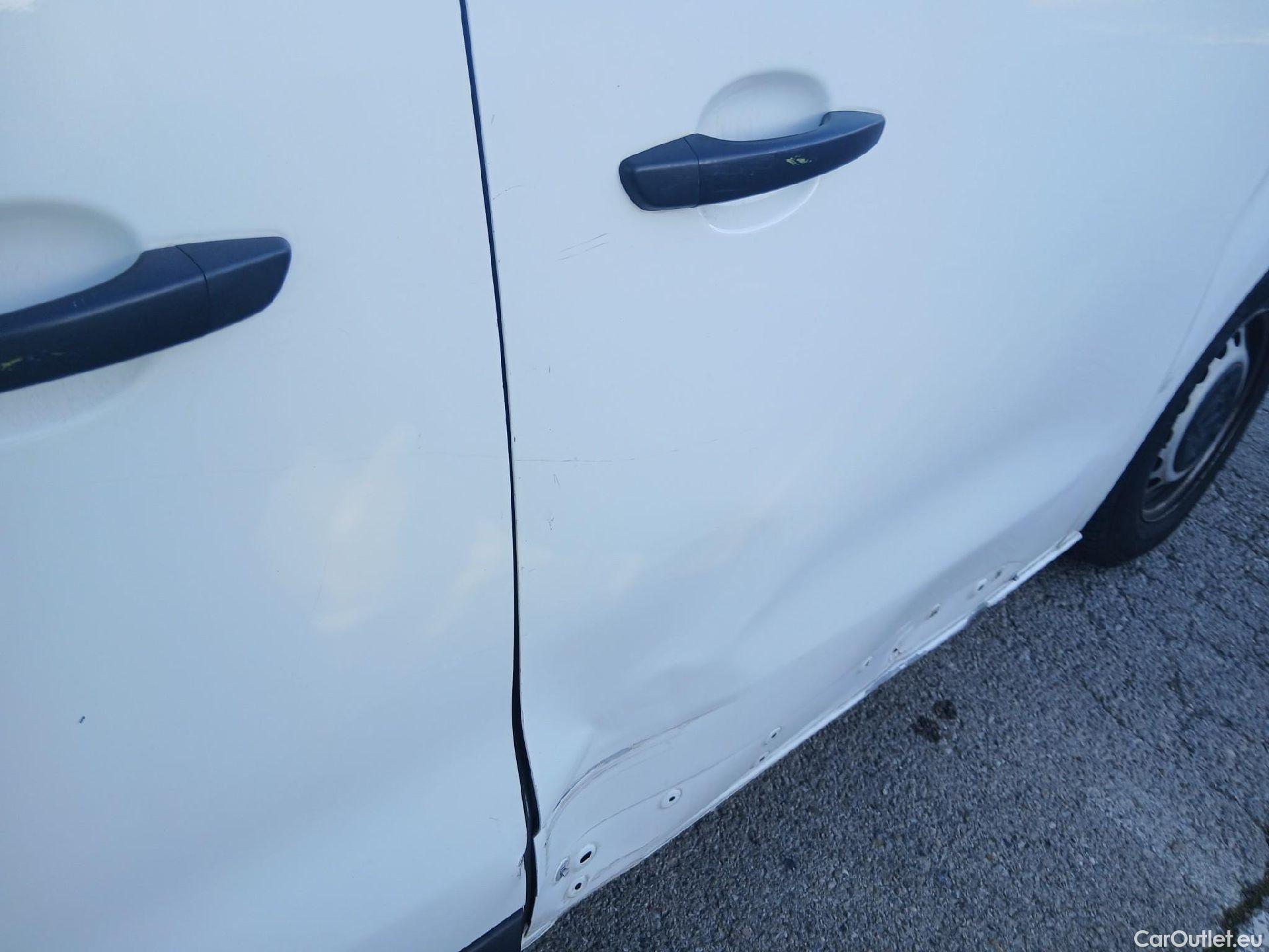  Opel  Vivaro OPEL  / 2019 / 4P / furgón  1.5 Diésel 74kW(100CV)M Std Exp #26