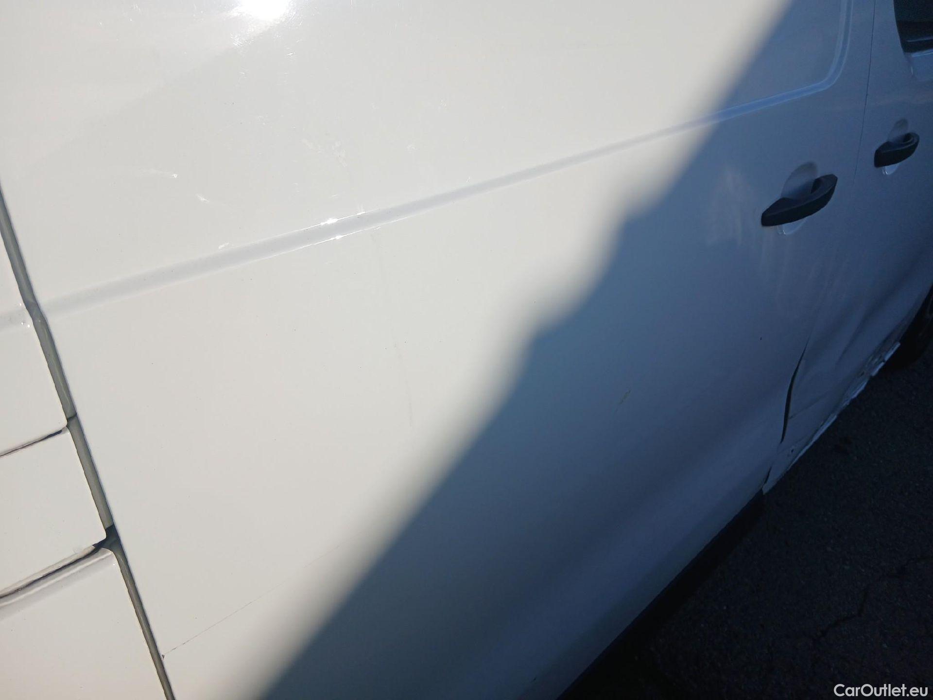  Opel  Vivaro OPEL  / 2019 / 4P / furgón  1.5 Diésel 74kW(100CV)M Std Exp #24