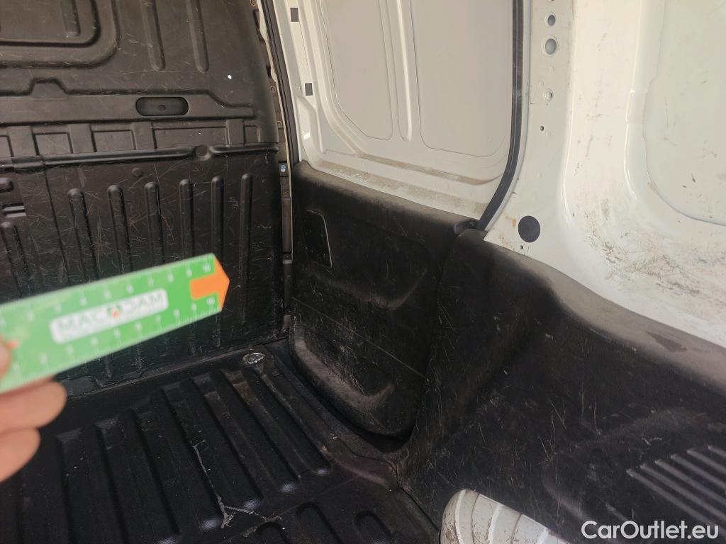  Peugeot  Partner PEUGEOT  / 2018 / 3P / furgón derivado de turismo Pro Standard 600kg BlueHDi 73kW (AC) #4