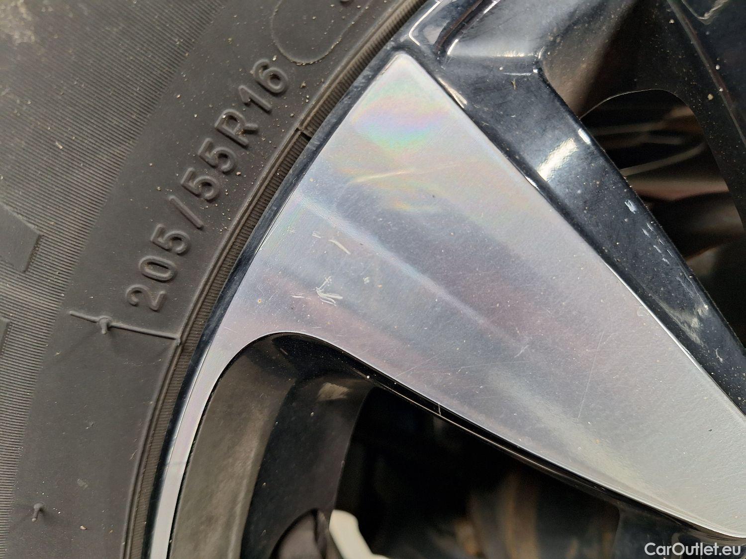  Citroen  C3 Citroën,  FL'20, Citroën  1.2 PureTech 83 S&S MAN Shine 5d #4