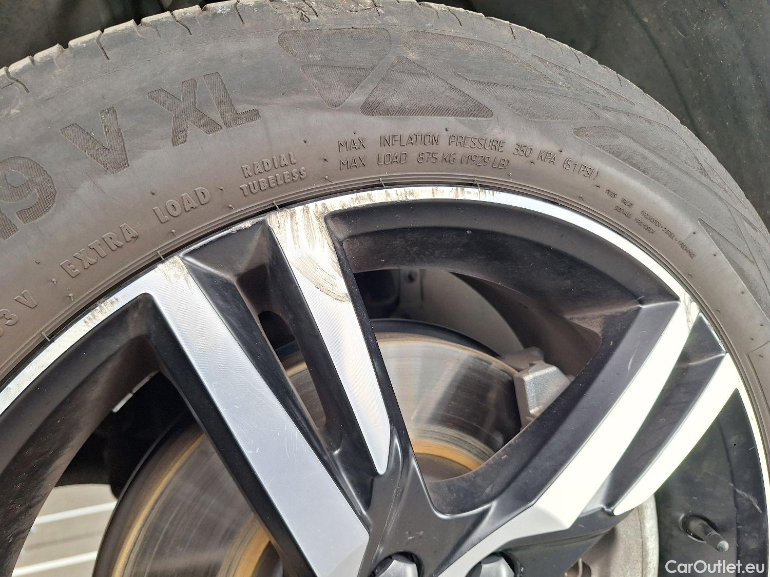  Volvo  XC 40 Volvo, XC40 '17, Volvo XC40 T4 Recharge Geartronic R-Design 5d #4