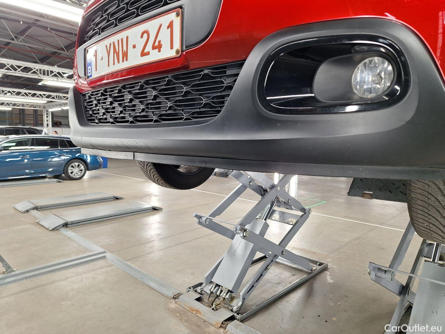  Citroen  C3 Citroën,  FL'20, Citroën  1.2 PureTech 83 S&S MAN Shine 5d #9