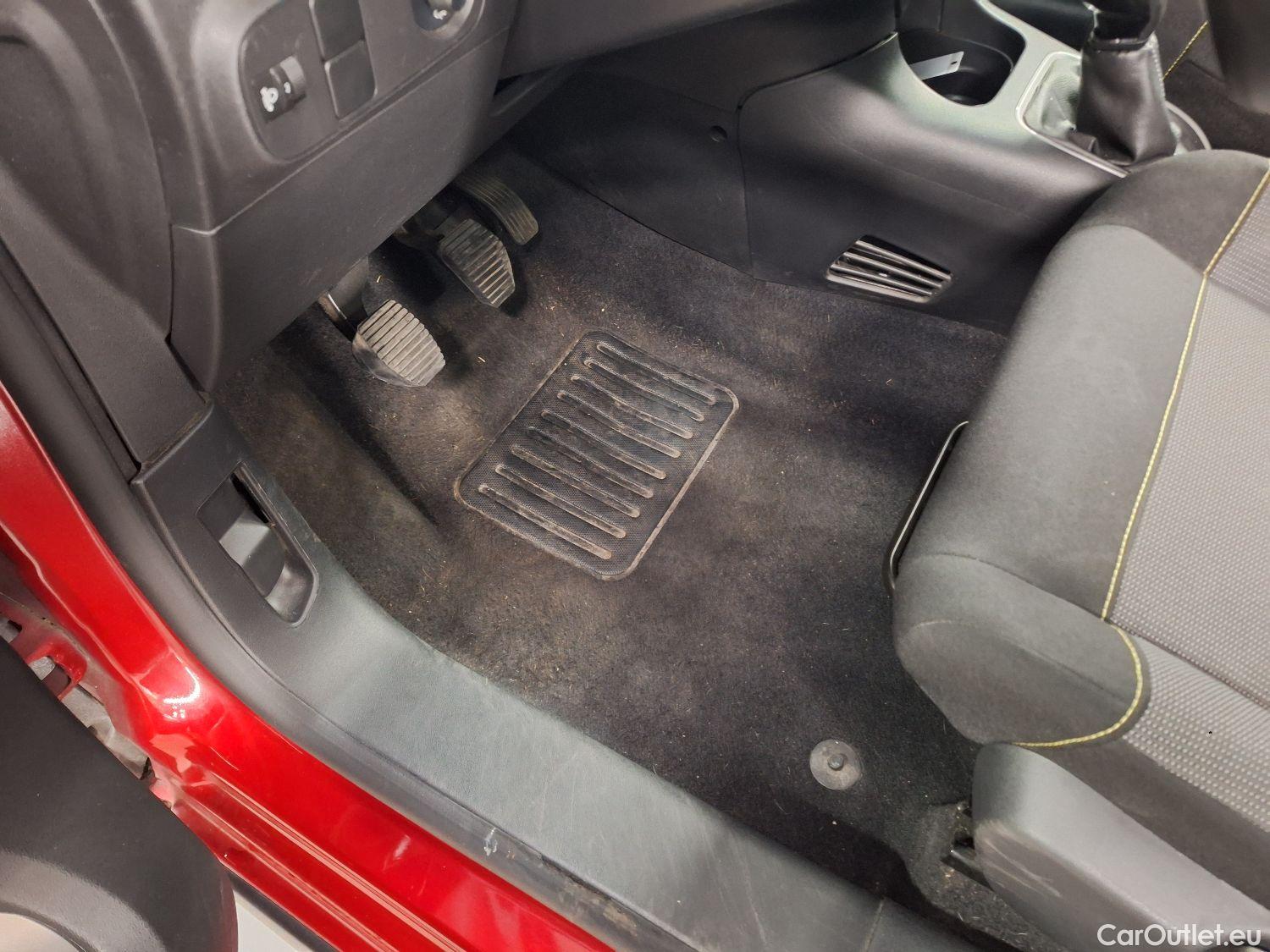  Citroen  C3 Citroën,  FL'20, Citroën  1.2 PureTech 83 S&S MAN Shine 5d #47