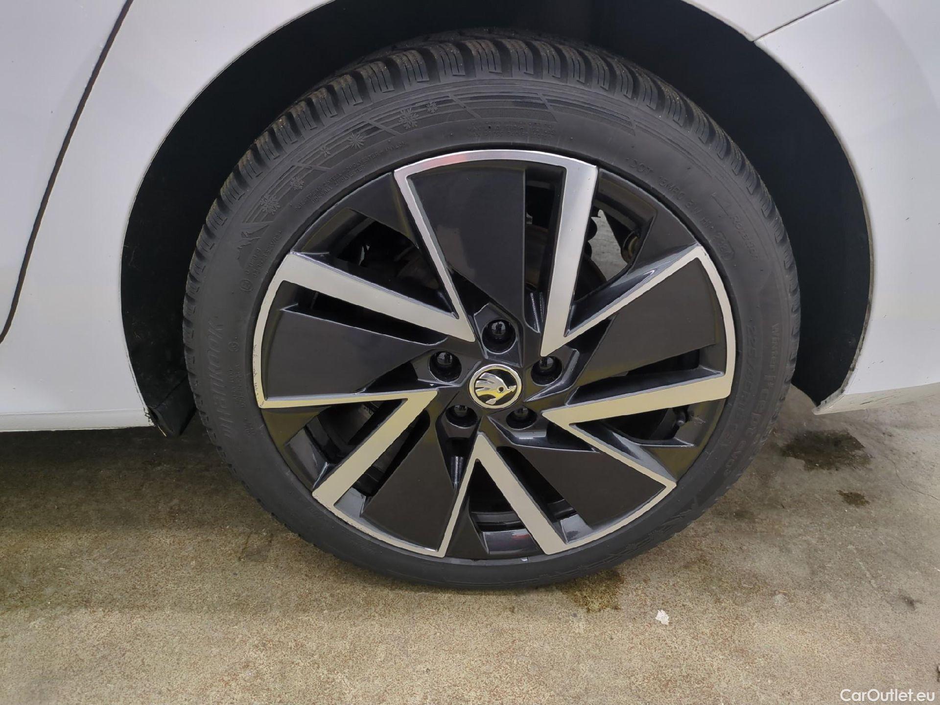  Skoda  Octavia SKODA  Combi / 2020 / 5P / Break 1.4 TSI PHEV iV 204 DSG6e Business #11