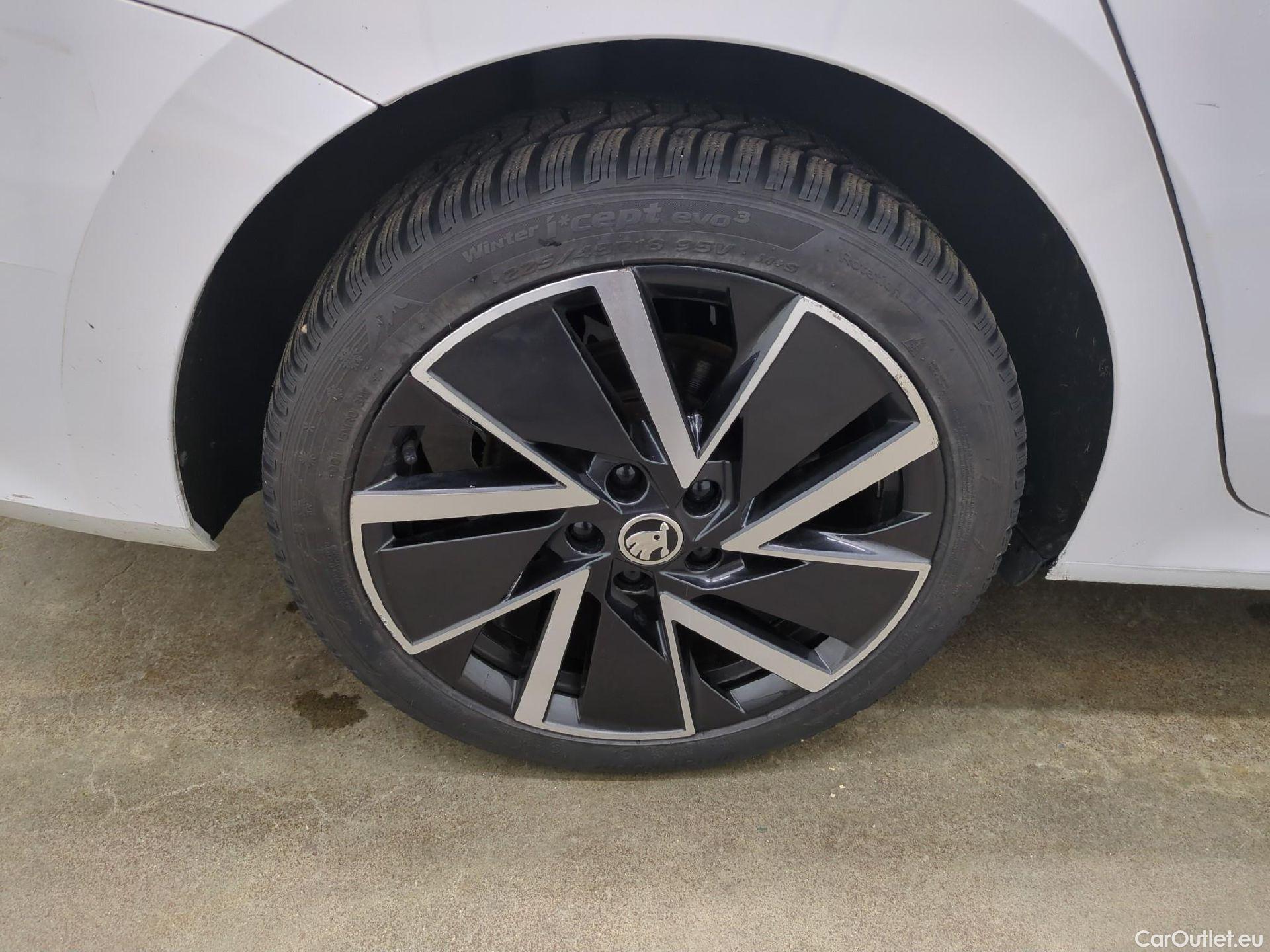  Skoda  Octavia SKODA  Combi / 2020 / 5P / Break 1.4 TSI PHEV iV 204 DSG6e Business #15