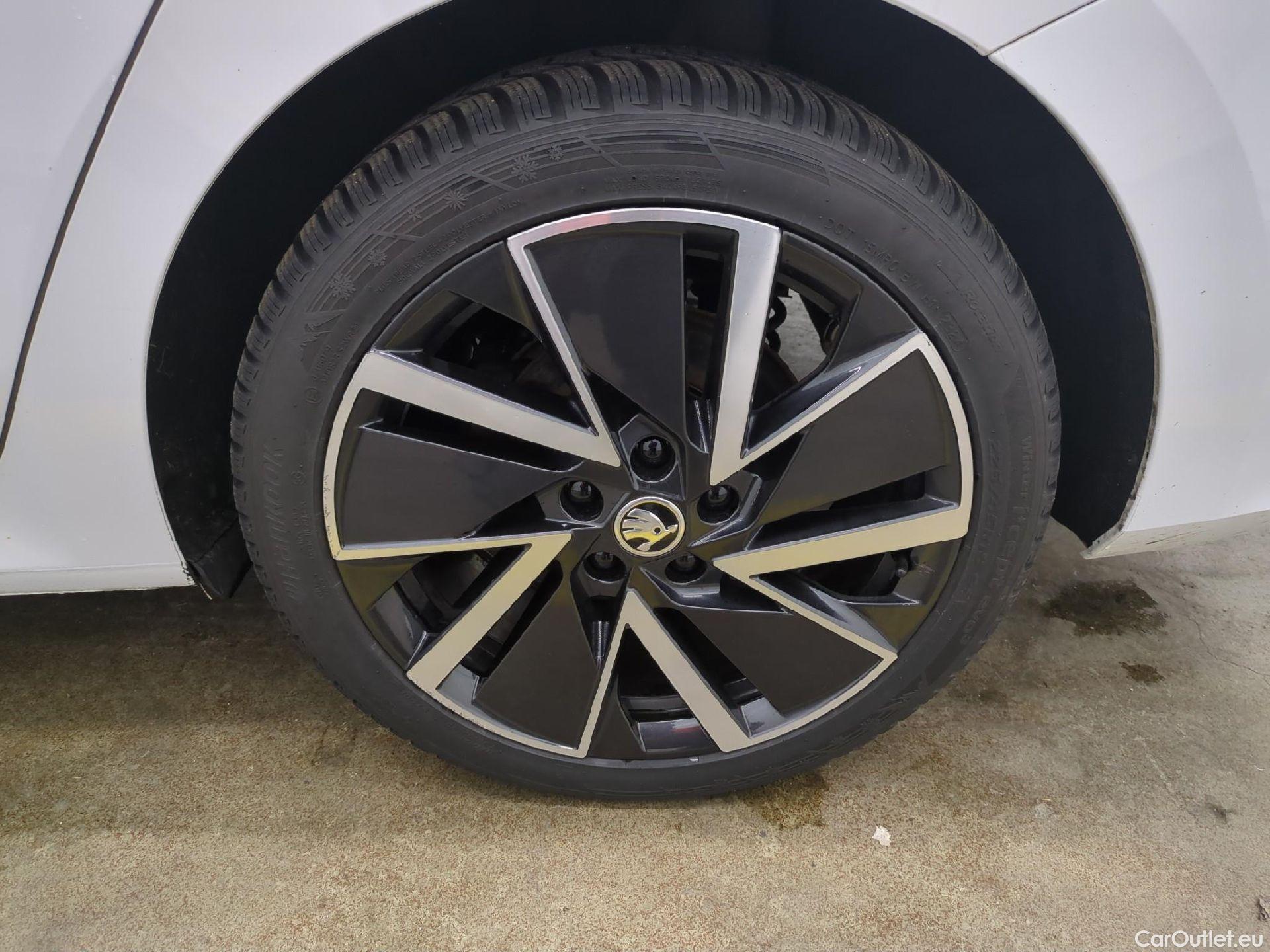  Skoda  Octavia SKODA  Combi / 2020 / 5P / Break 1.4 TSI PHEV iV 204 DSG6e Business #8