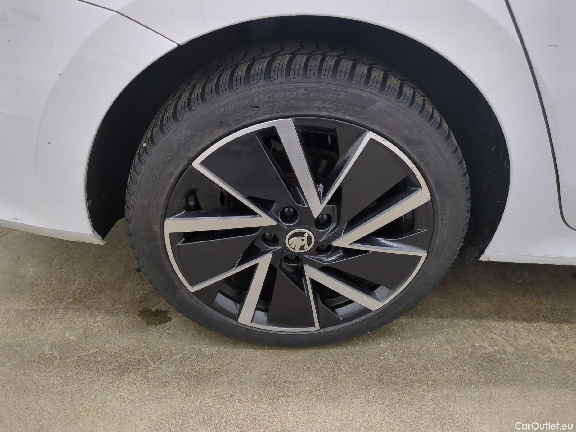  Skoda  Octavia SKODA  Combi / 2020 / 5P / Break 1.4 TSI PHEV iV 204 DSG6e Business #13