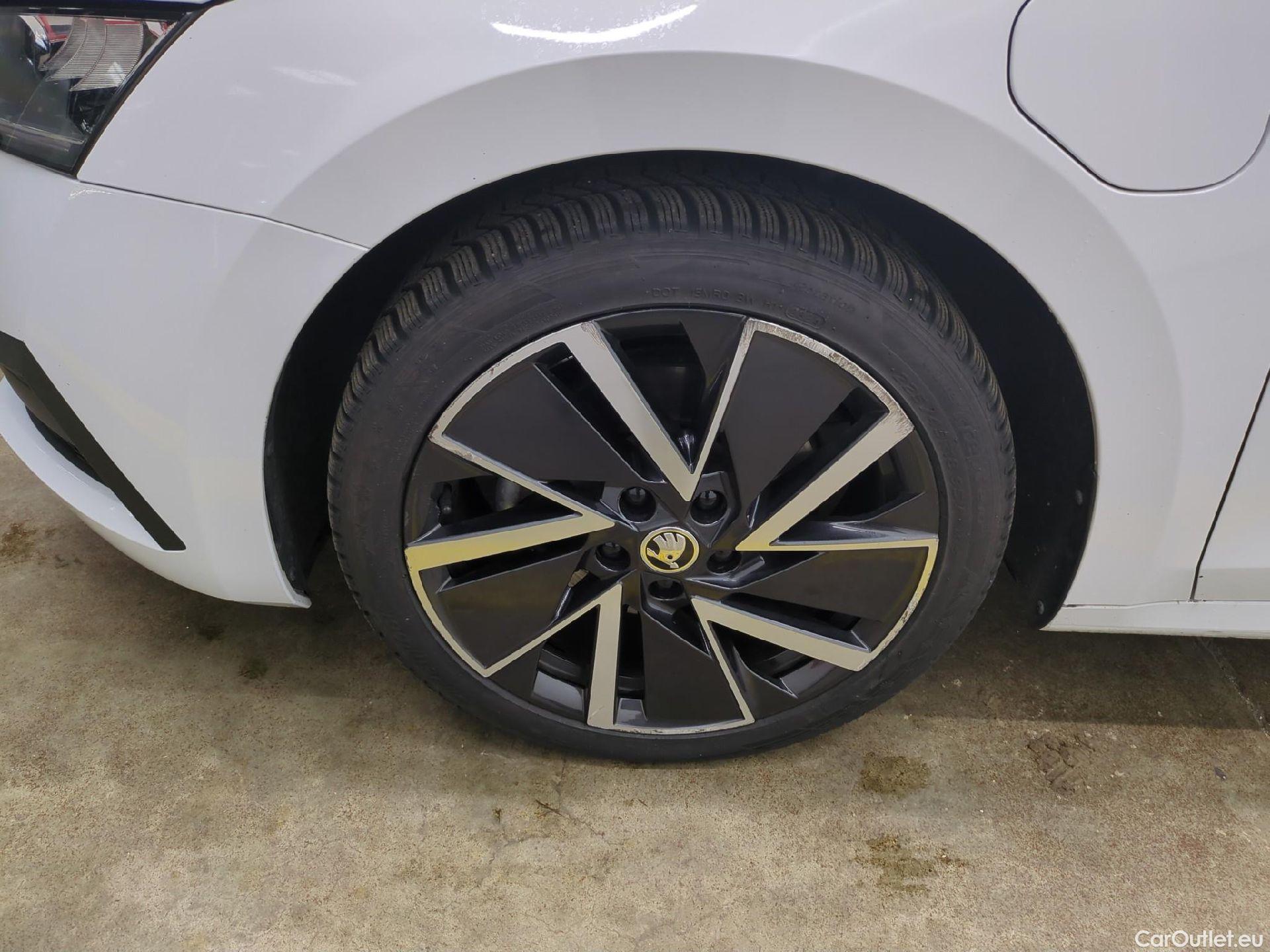  Skoda  Octavia SKODA  Combi / 2020 / 5P / Break 1.4 TSI PHEV iV 204 DSG6e Business #1