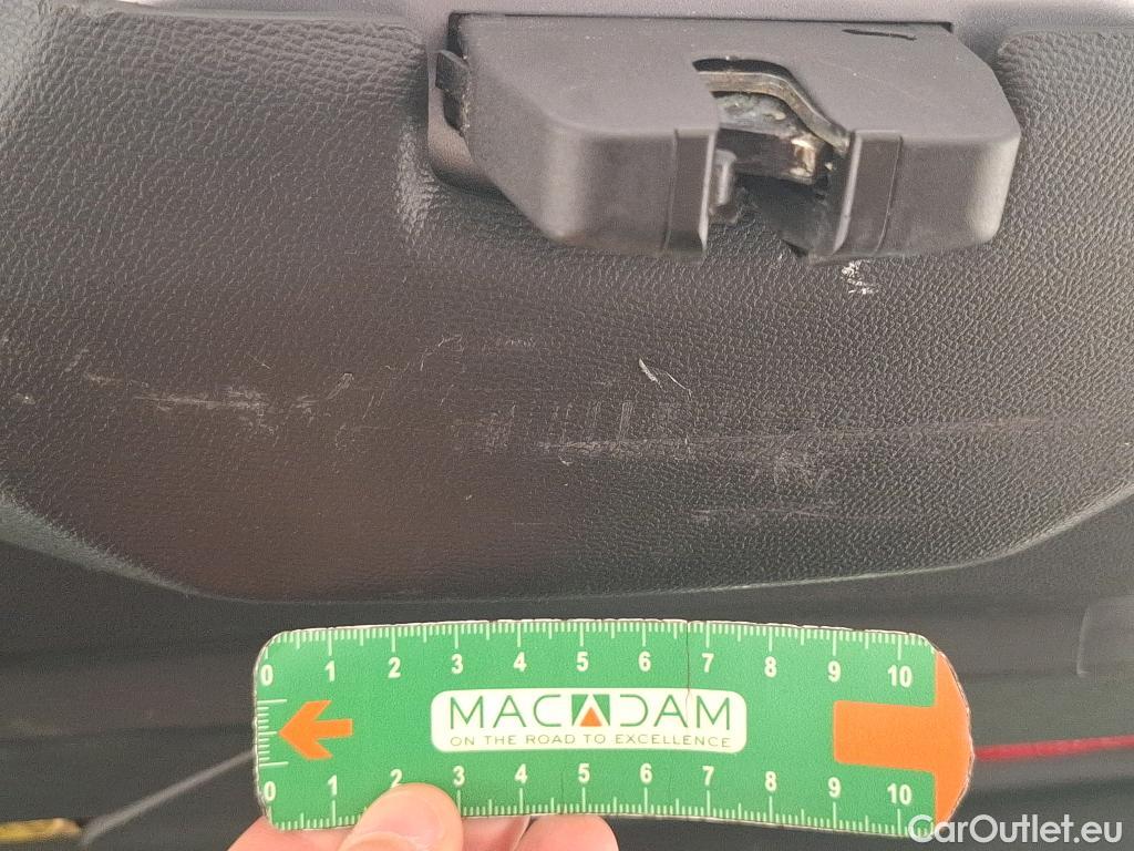  Peugeot  2008  Allure Pack 1.5 HDi 130CV BVA8 E6d #46