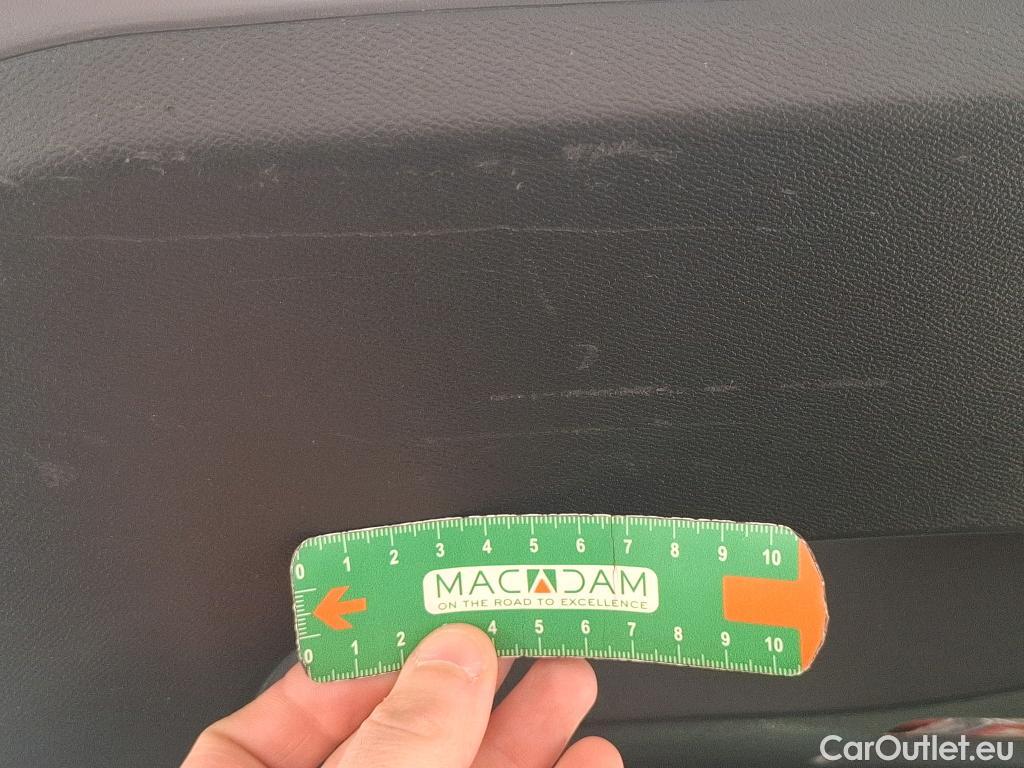  Peugeot  2008  Allure Pack 1.5 HDi 130CV BVA8 E6d #47