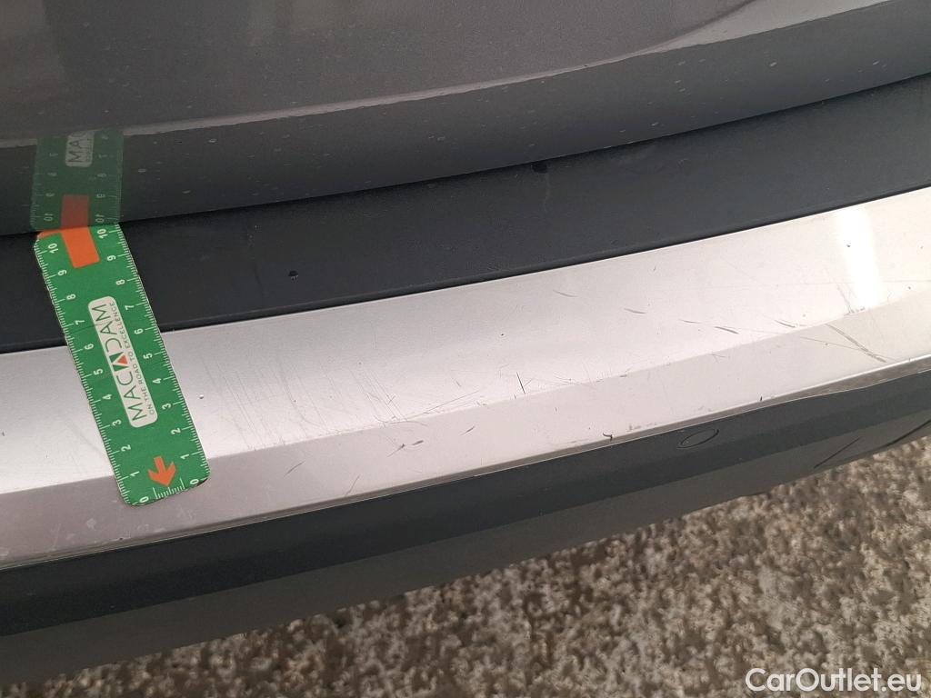  Peugeot  2008  Allure Pack 1.5 HDi 130CV BVA8 E6d #20