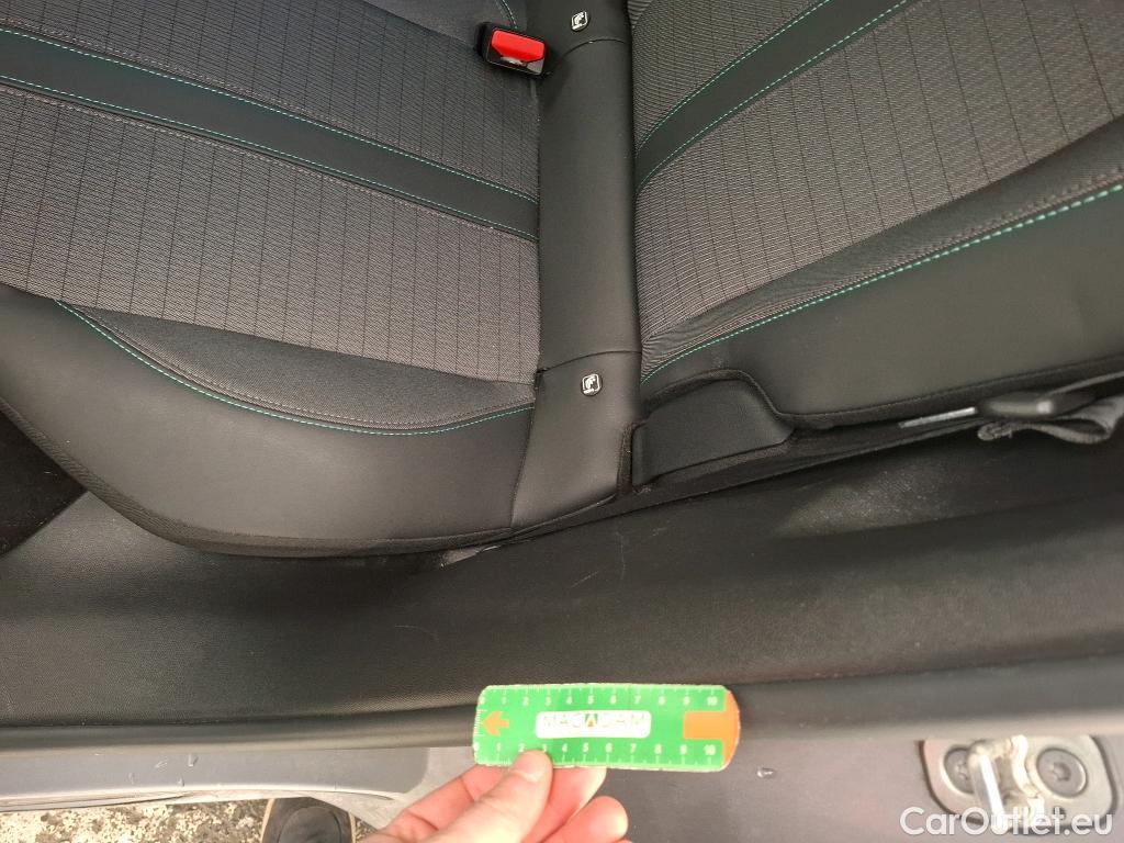  Peugeot  2008  Allure Pack 1.5 HDi 130CV BVA8 E6d #39