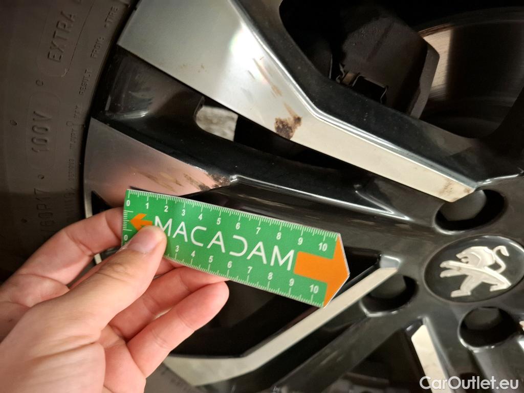  Peugeot  2008  Allure Pack 1.2 PureTech 130CV BVA8 E6d #25