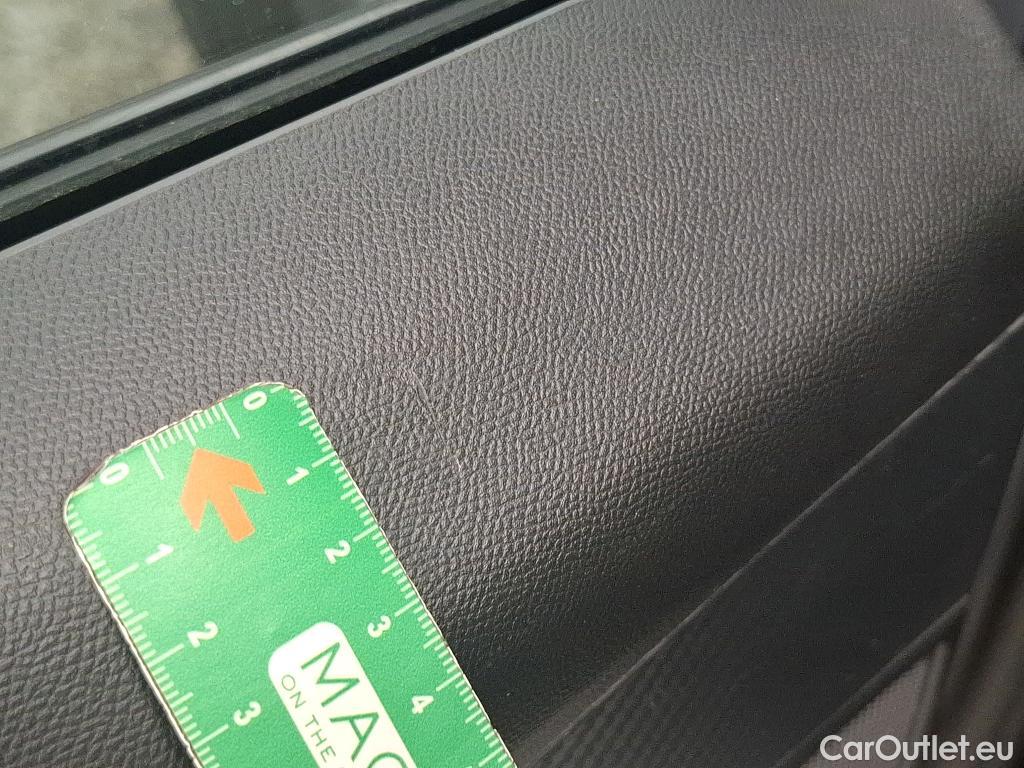  Peugeot  2008  Allure Pack 1.5 HDi 130CV BVA8 E6d #38