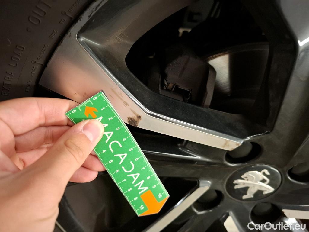  Peugeot  2008  Allure Pack 1.2 PureTech 130CV BVA8 E6d #24