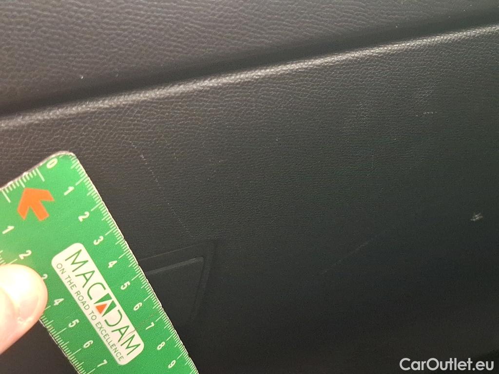  Peugeot  2008  Allure Pack 1.5 HDi 130CV BVA8 E6d #31