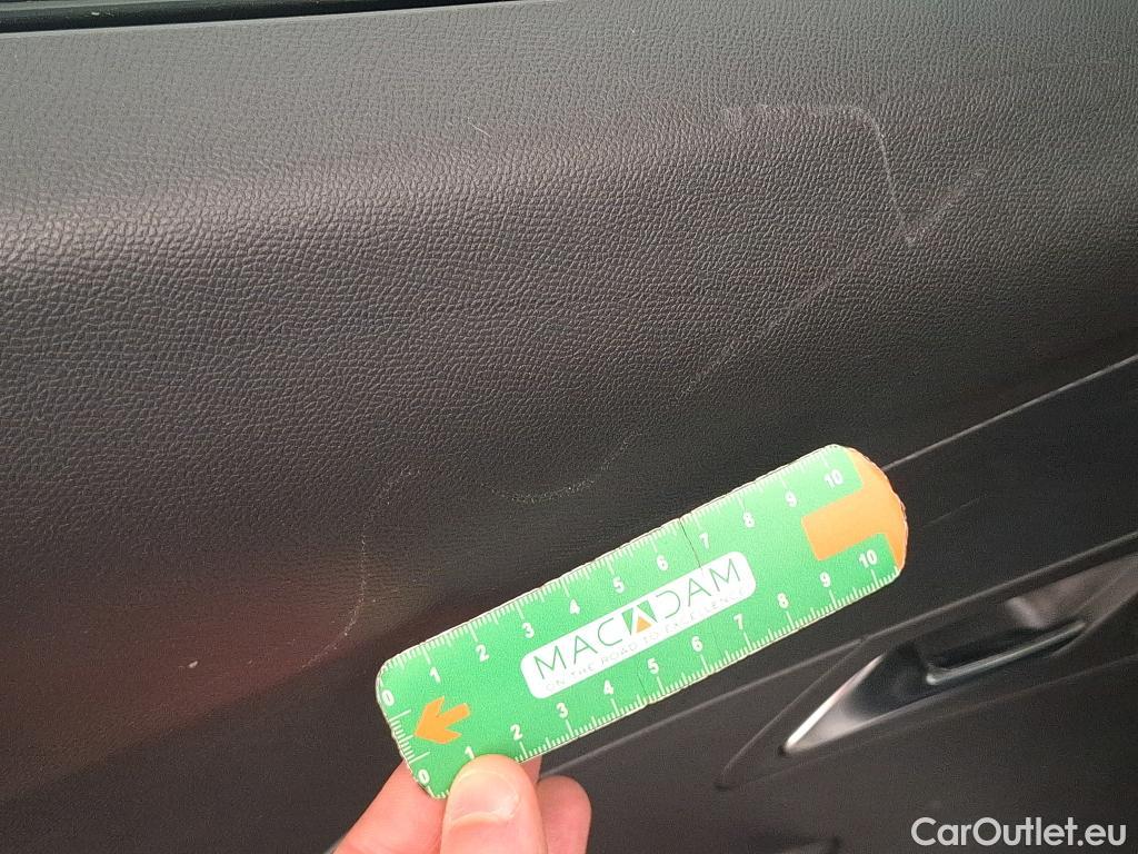  Peugeot  2008  Allure Pack 1.5 HDi 130CV BVA8 E6d #37