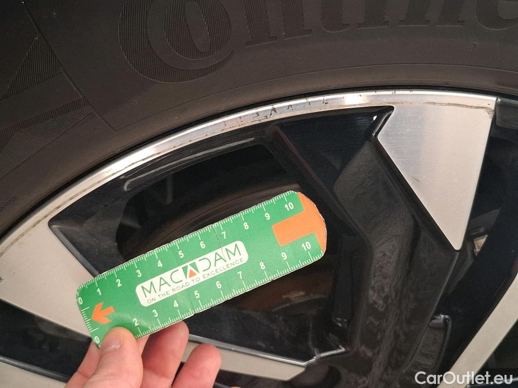  Peugeot  2008  Allure Pack 1.5 HDi 130CV BVA8 E6d #24