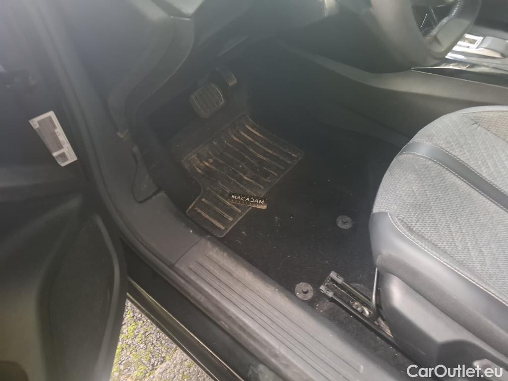  Peugeot  2008  Allure 1.5 HDi 130CV BVA8 E6d #19