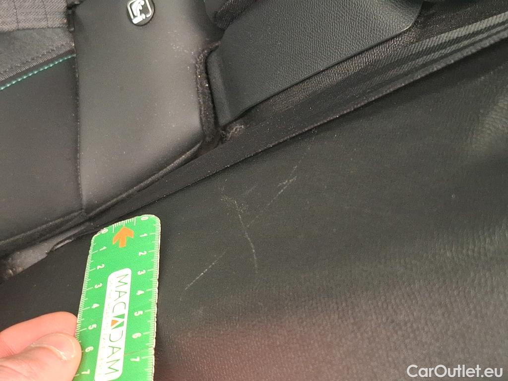  Peugeot  2008  Allure Pack 1.5 HDi 130CV BVA8 E6d #40