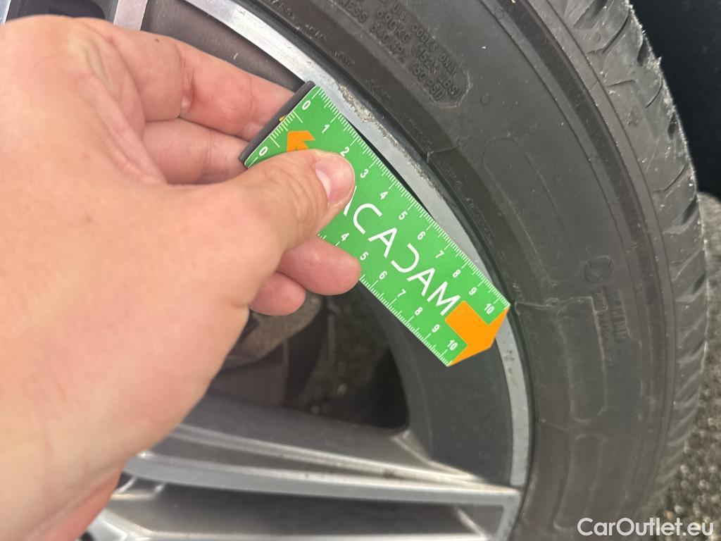  Mercedes  A-Klasse MERCEDES-BENZ Classe A Compact / 2018 / 5P / Berline A 180 d AMG Line #56