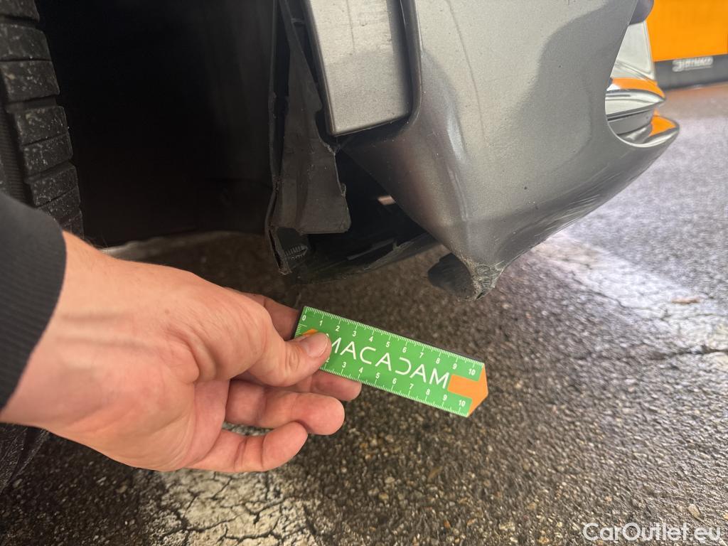  Mercedes  A-Klasse MERCEDES-BENZ Classe A Compact / 2018 / 5P / Berline A 180 d AMG Line #2