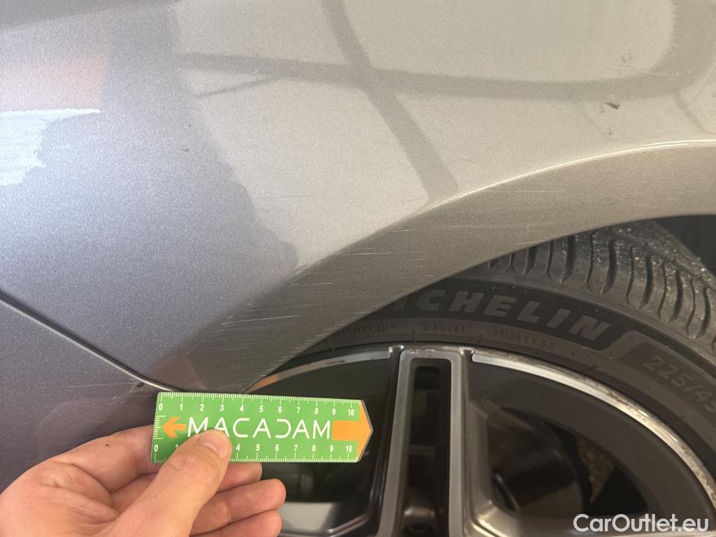  Mercedes  A-Klasse MERCEDES-BENZ Classe A Compact / 2018 / 5P / Berline A 180 d AMG Line #34