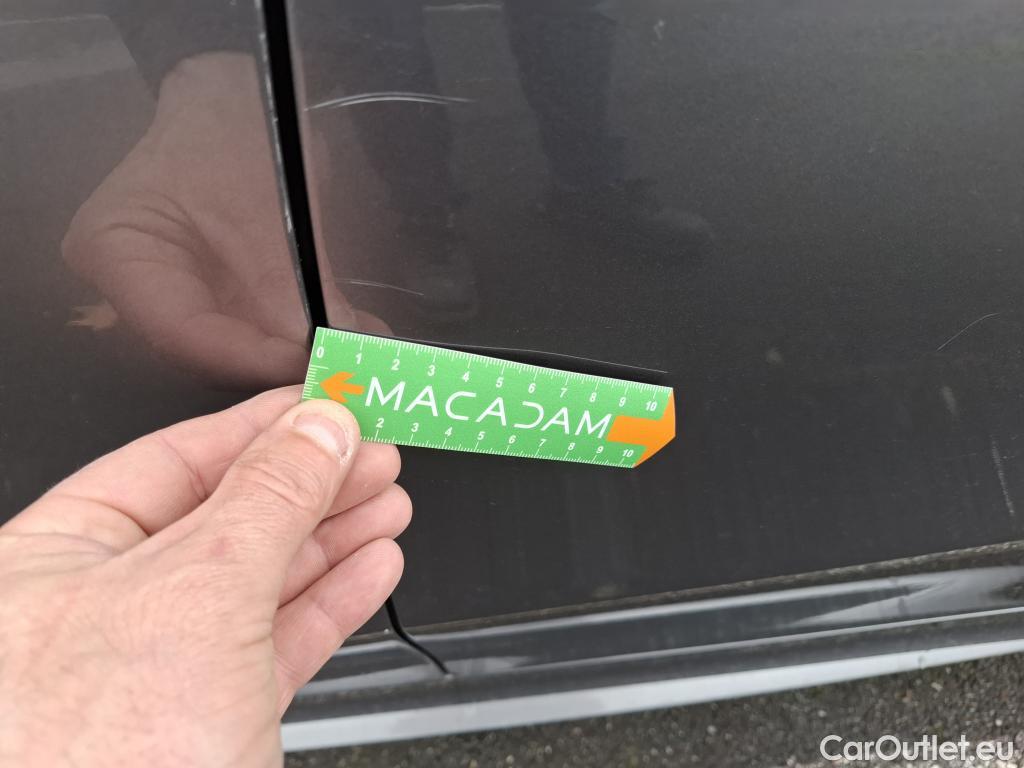  Mercedes  A-Klasse MERCEDES-BENZ Classe A Compact / 2018 / 5P / Berline A 180 d AMG Line #24