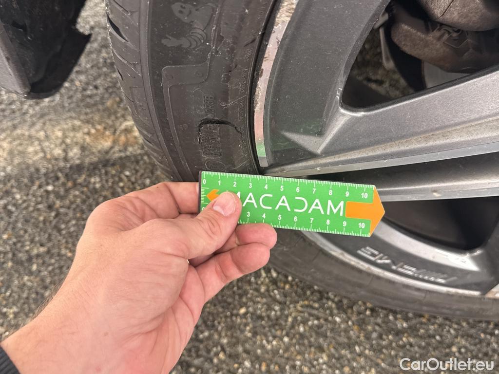  Mercedes  A-Klasse MERCEDES-BENZ Classe A Compact / 2018 / 5P / Berline A 180 d AMG Line #38