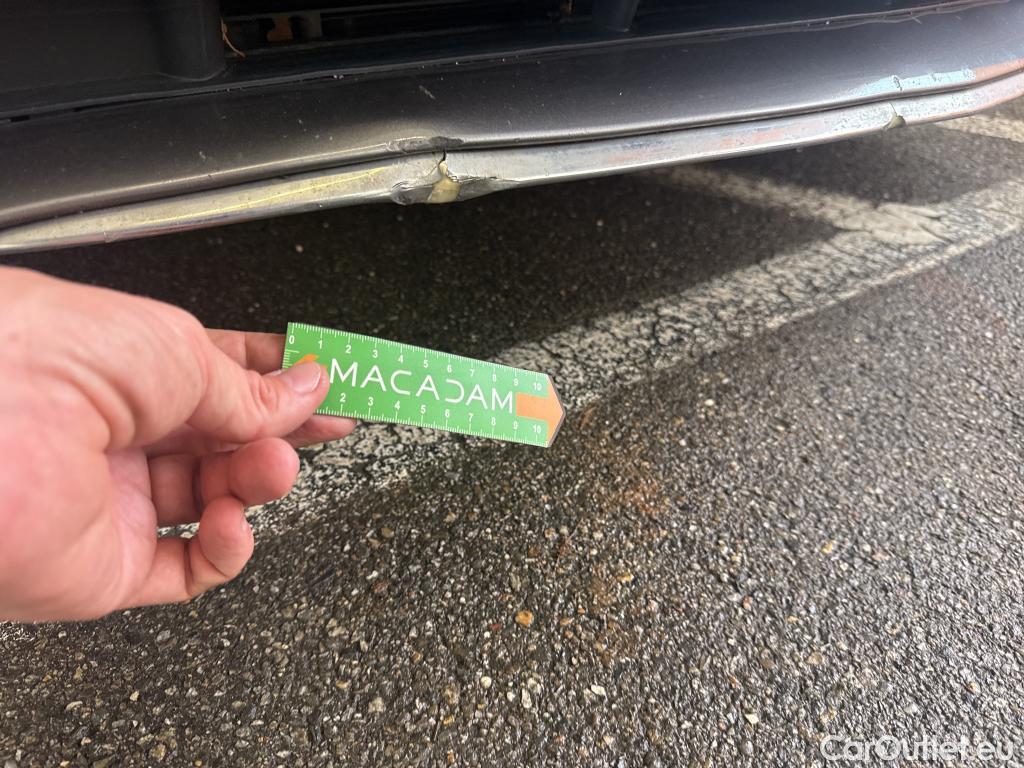  Mercedes  A-Klasse MERCEDES-BENZ Classe A Compact / 2018 / 5P / Berline A 180 d AMG Line #48